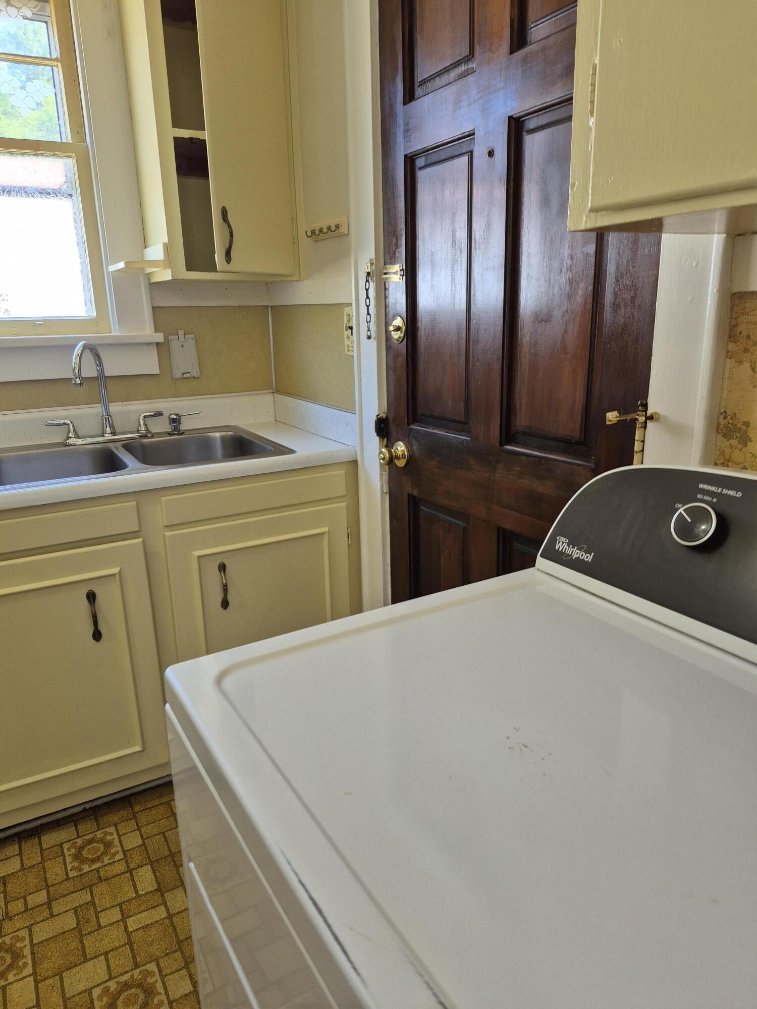 2623 Woodlawn Avenue