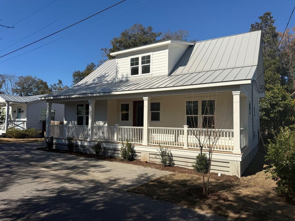 Photo of 127 Rose Lane, Mount Pleasant, SC 29464 (MLS # 26002125)