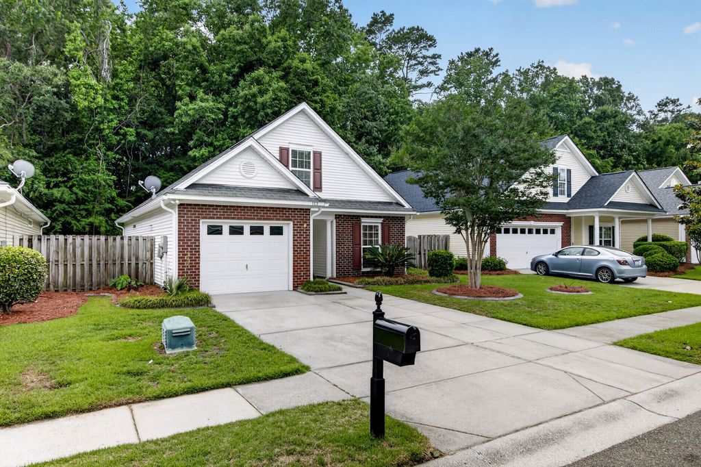 Photo of 113 Garden Grove Drive, Summerville, SC 29485 (MLS # 26014253)