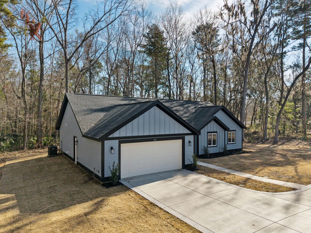 Photo of 1011 Golf Course Parkway, Moncks Corner, SC 29461 (MLS # 26004358)