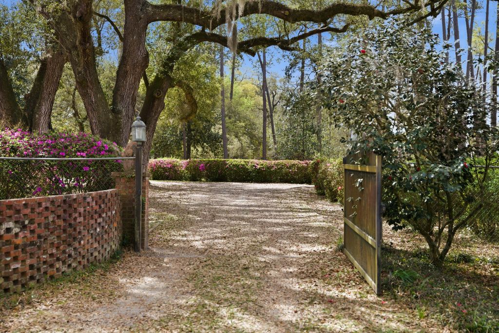 Photo of 527 Wichman Street, Walterboro, SC 29488 (MLS # 26009306)