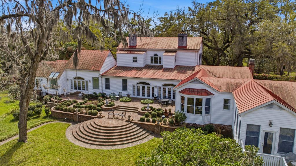 Photo of 527 Wichman Street, Walterboro, SC 29488 (MLS # 26009306)