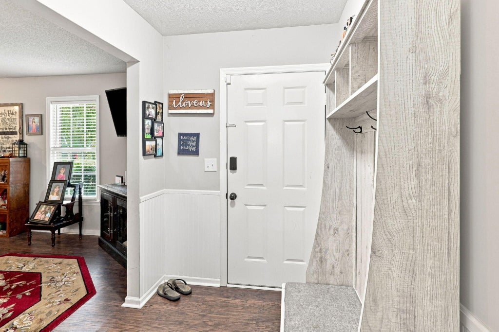 Photo of 304 Longleaf Road, Summerville, SC 29486 (MLS # 26025136)