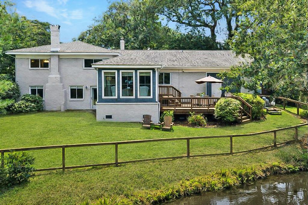 Photo of 345 Confederate Circle, Charleston, SC 29407 (MLS # 26002620)