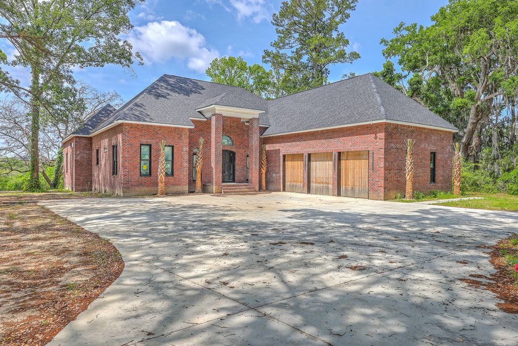 Photo of 404 Fairington Drive, Summerville, SC 29485 (MLS # 25011143)