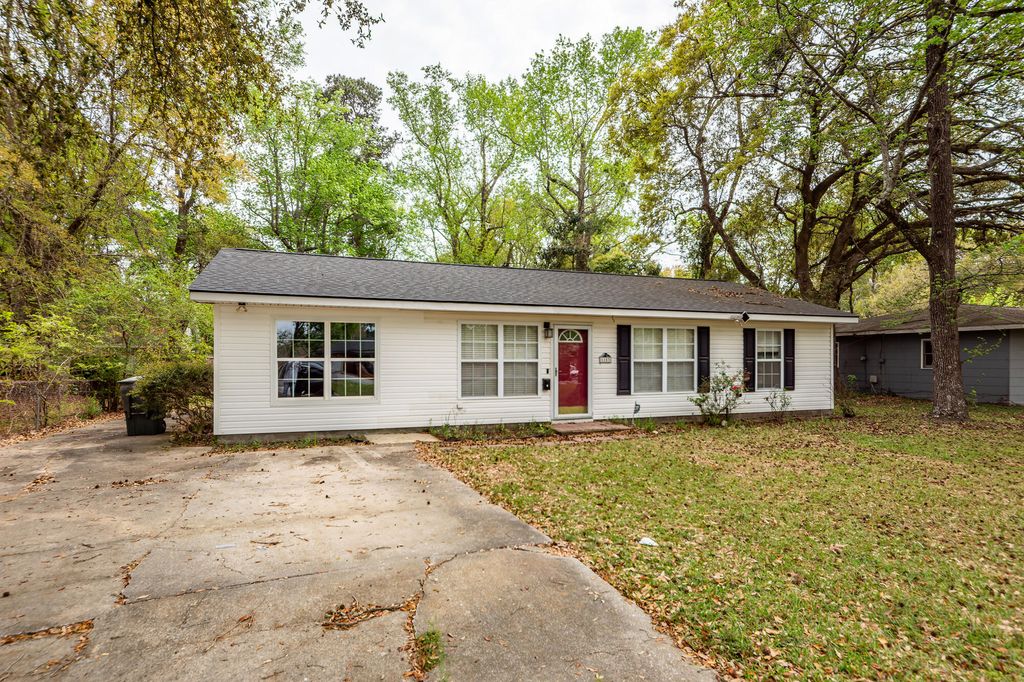Photo of 1103 Hawthorne Road, Hanahan, SC 29410 (MLS # 26009409)