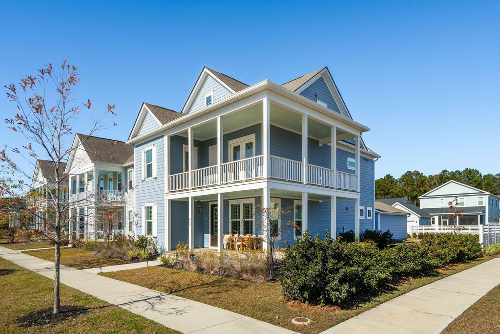 Photo of 670 Blueway Avenue, Summerville, SC 29486 (MLS # 25031476)