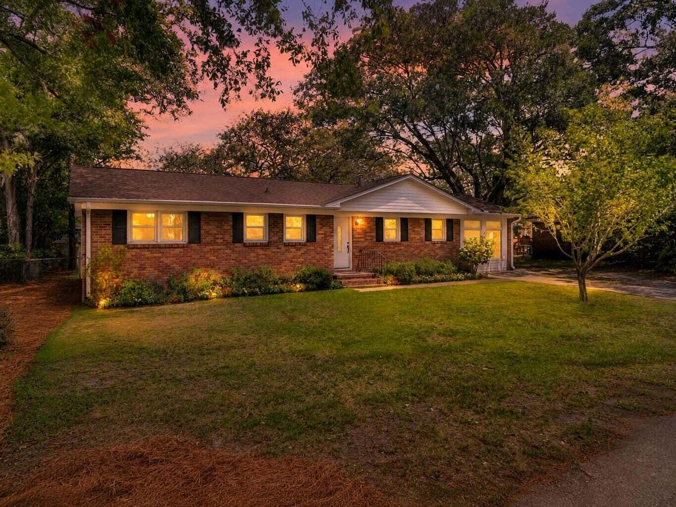 1510 Manor Boulevard