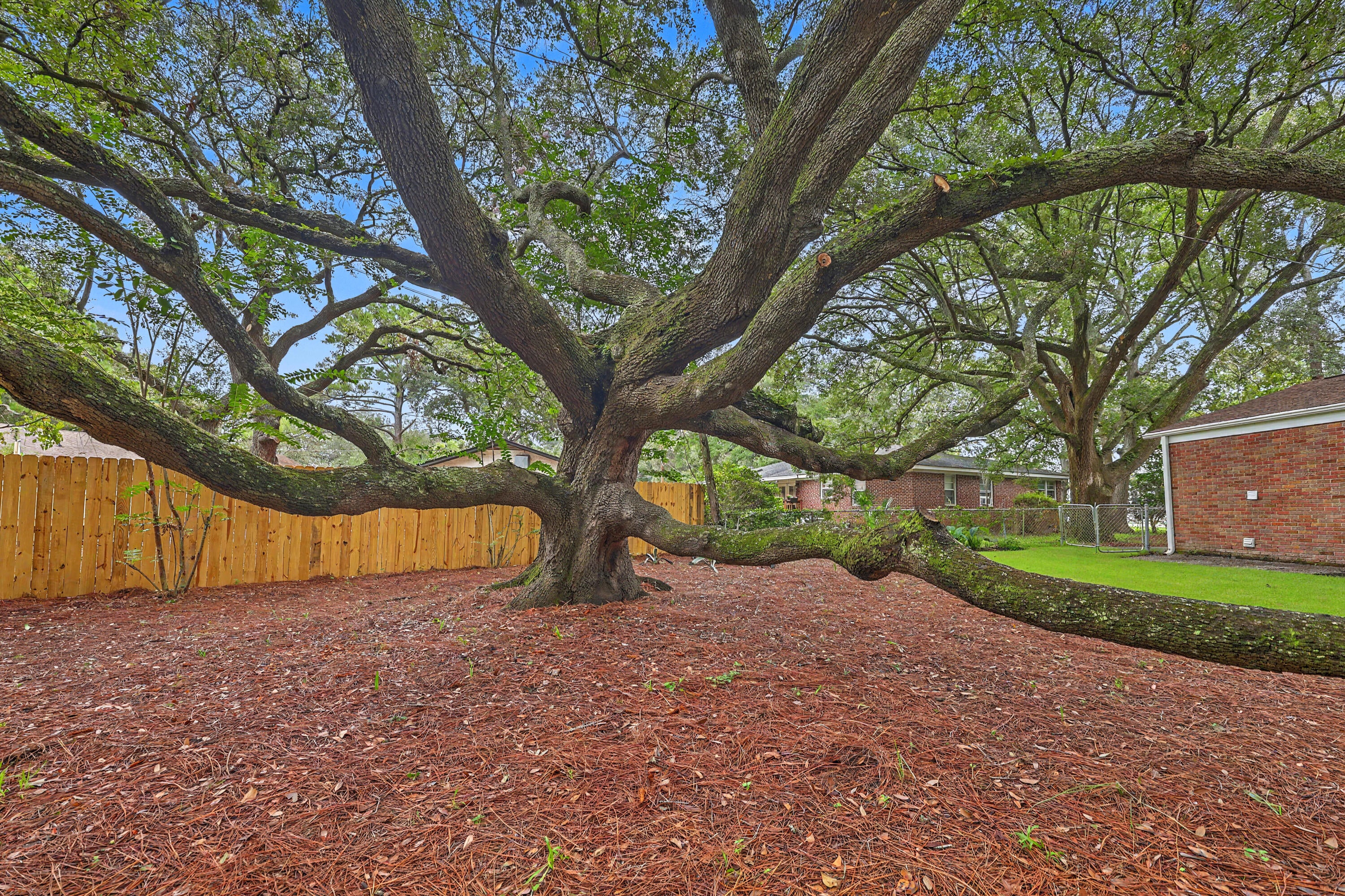1510 Manor Boulevard