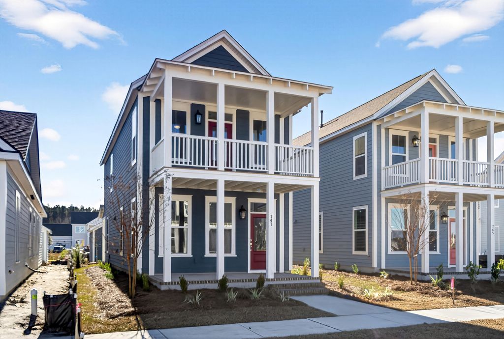 Photo of 747 Blueway Avenue, Summerville, SC 29486 (MLS # 26000216)