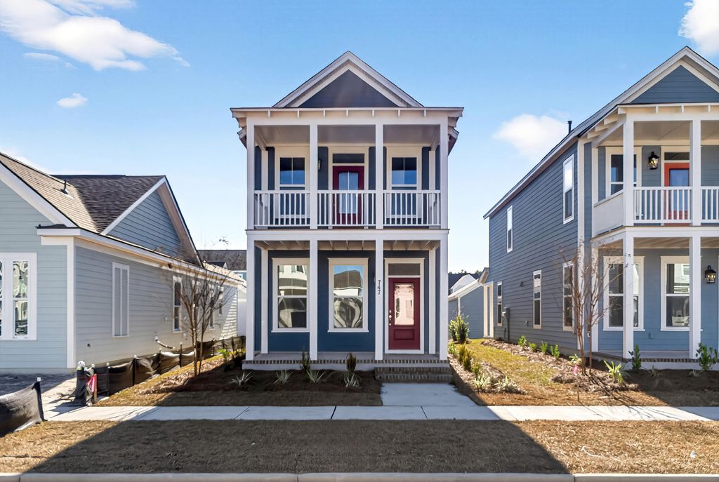 Photo of 747 Blueway Avenue, Summerville, SC 29486 (MLS # 26000216)