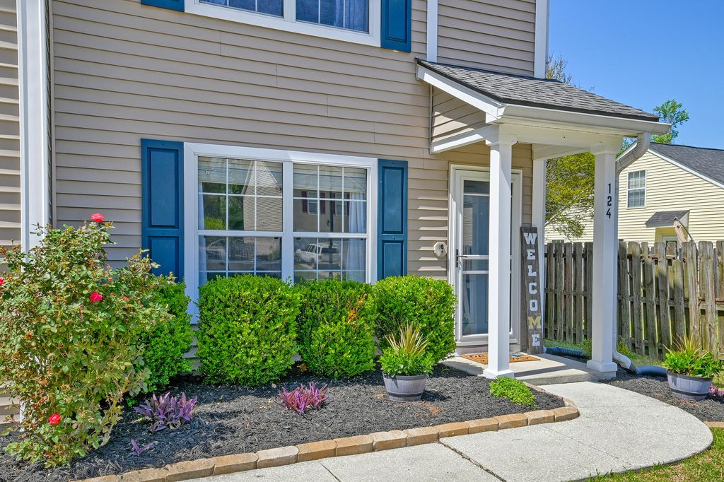 Photo of 124 Hammerbeck Road, Summerville, SC 29483 (MLS # 26009325)