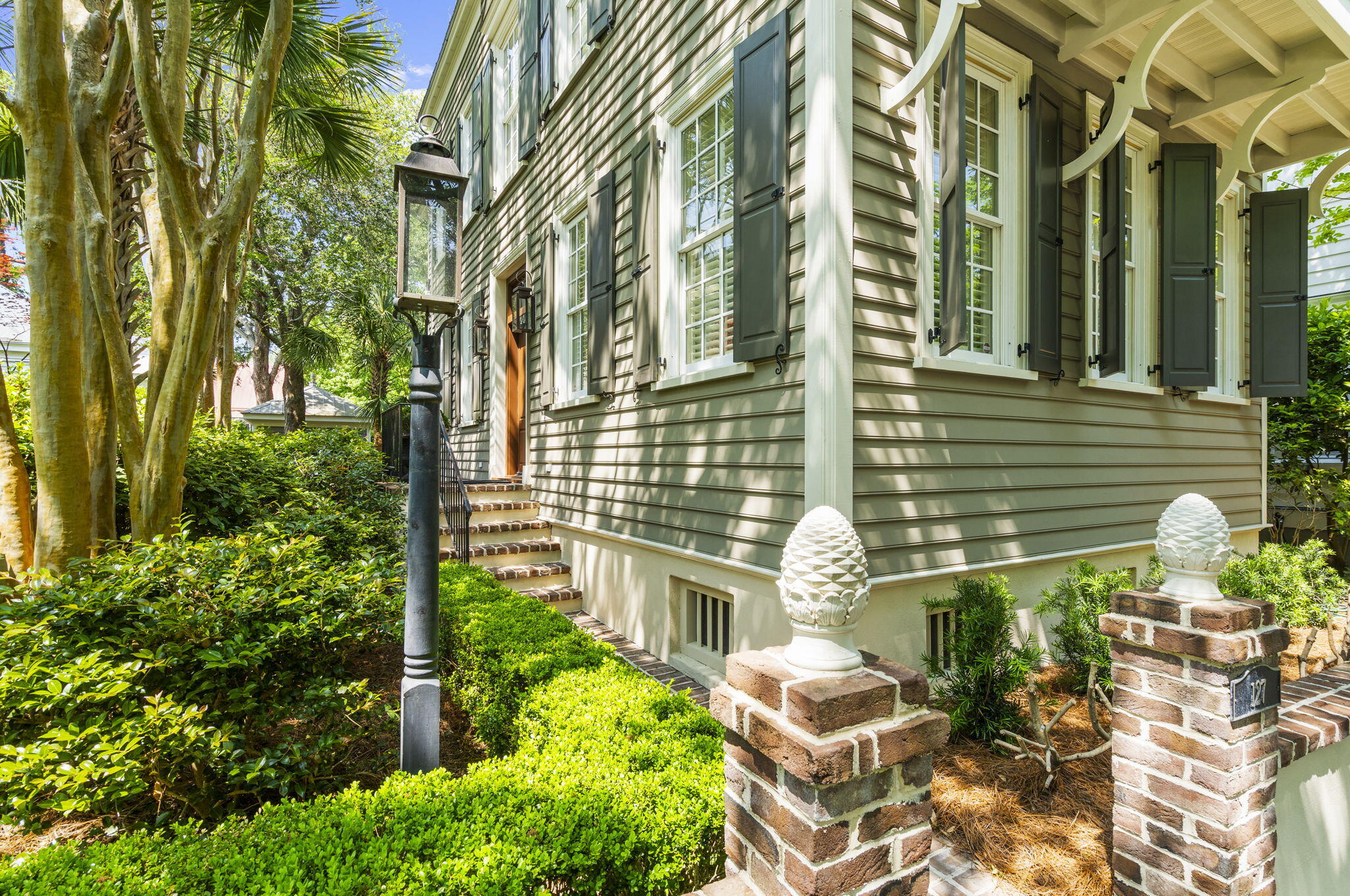 127 Ionsborough Street