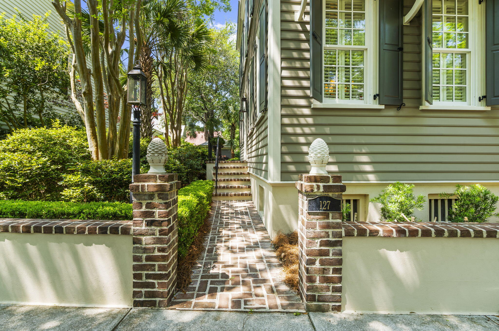 127 Ionsborough Street