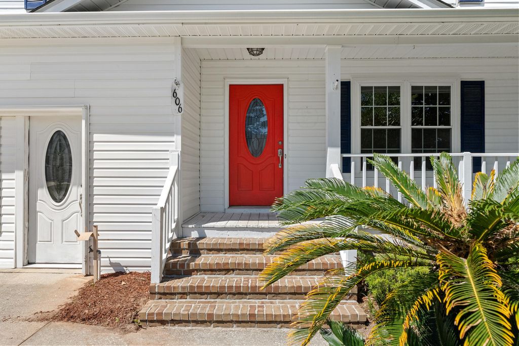 Photo of 606 Dolphin Drive, Summerville, SC 29485 (MLS # 26010976)