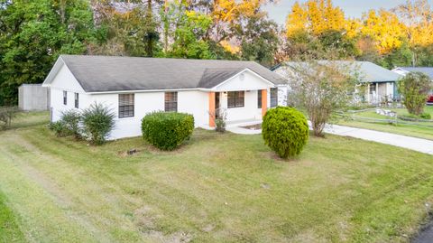 207 Village Green Circle Summerville SC 29486