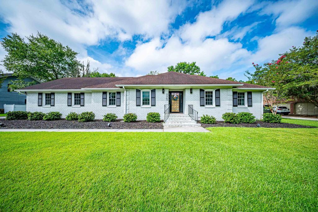 Photo of 2943 Doncaster Drive, Charleston, SC 29414 (MLS # 25021917)