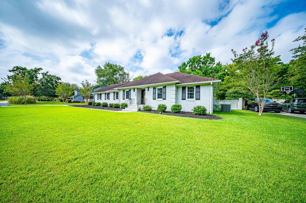 Photo of 2943 Doncaster Drive, Charleston, SC 29414 (MLS # 25021917)