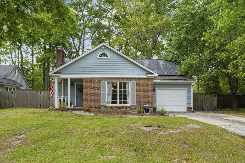 Photo of 121 Mill Pond Court, Summerville, SC 29485 (MLS # 26010008)