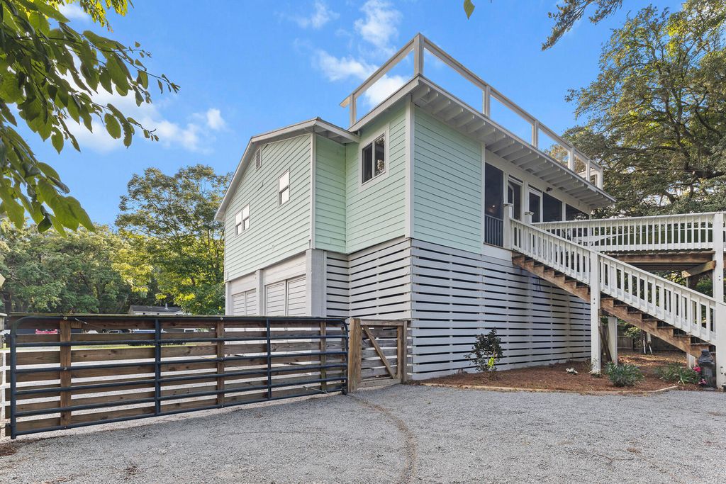 Photo of 1543-1541 Macoma Drive, Mount Pleasant, SC 29466 (MLS # 25025509)