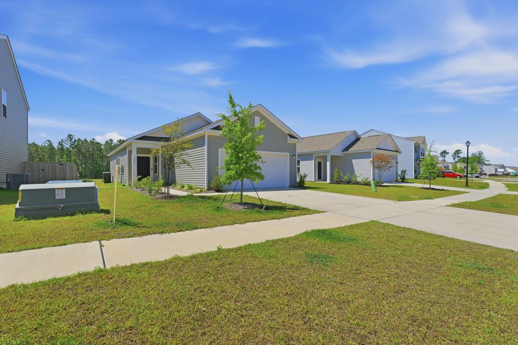 Photo of 254 Phoenix Drive, Summerville, SC 29486 (MLS # 26014538)