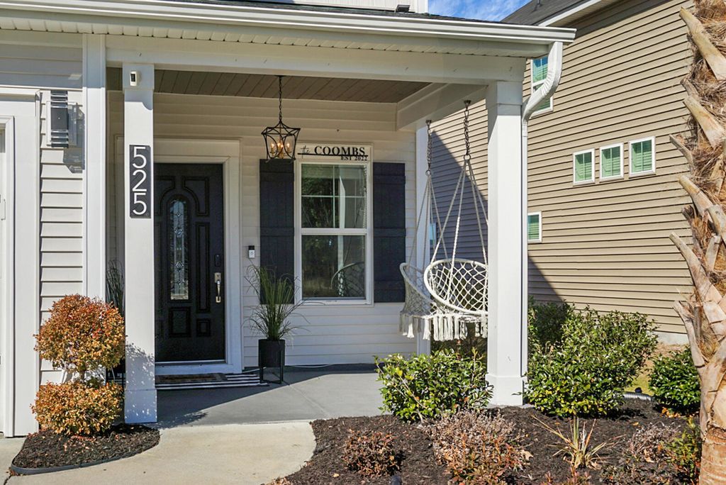 Photo of 525 Dunswell Drive, Summerville, SC 29486 (MLS # 26003631)