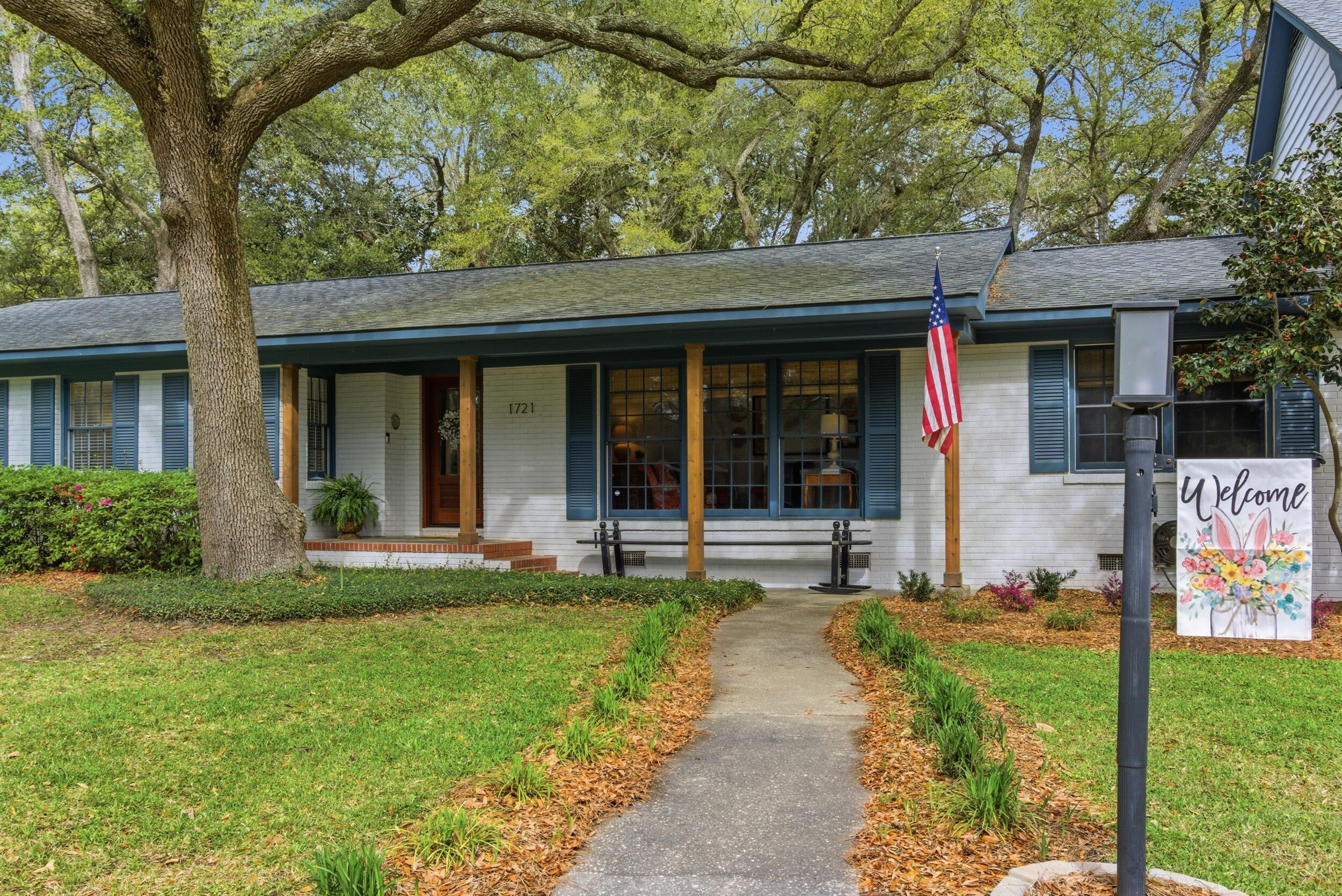 1721 Dartmoor Circle