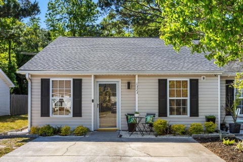 Photo of 1323 Pinnacle Lane, Charleston, SC 29412 (MLS # 26010784)