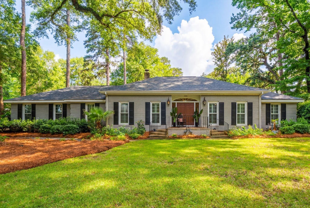 Photo of 108 President Circle, Summerville, SC 29483 (MLS # 26024030)