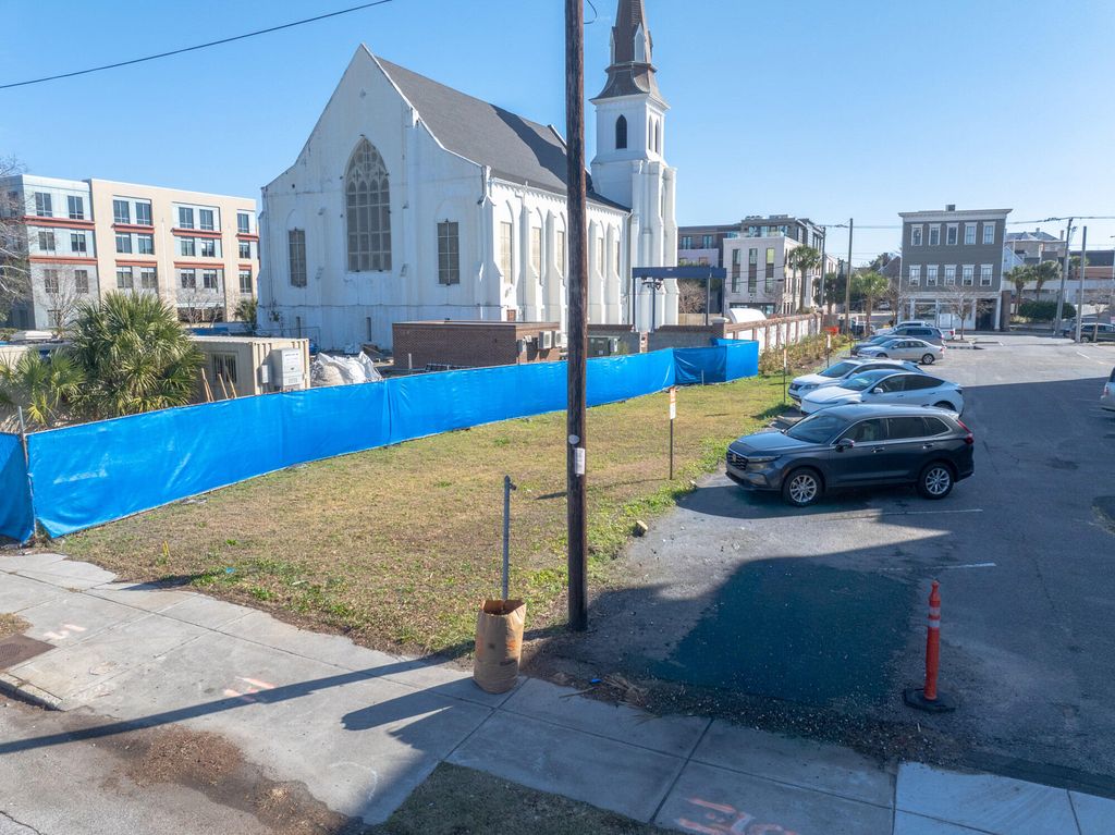 Photo of 29 Henrietta Street, Charleston, SC 29403 (MLS # 26000279)