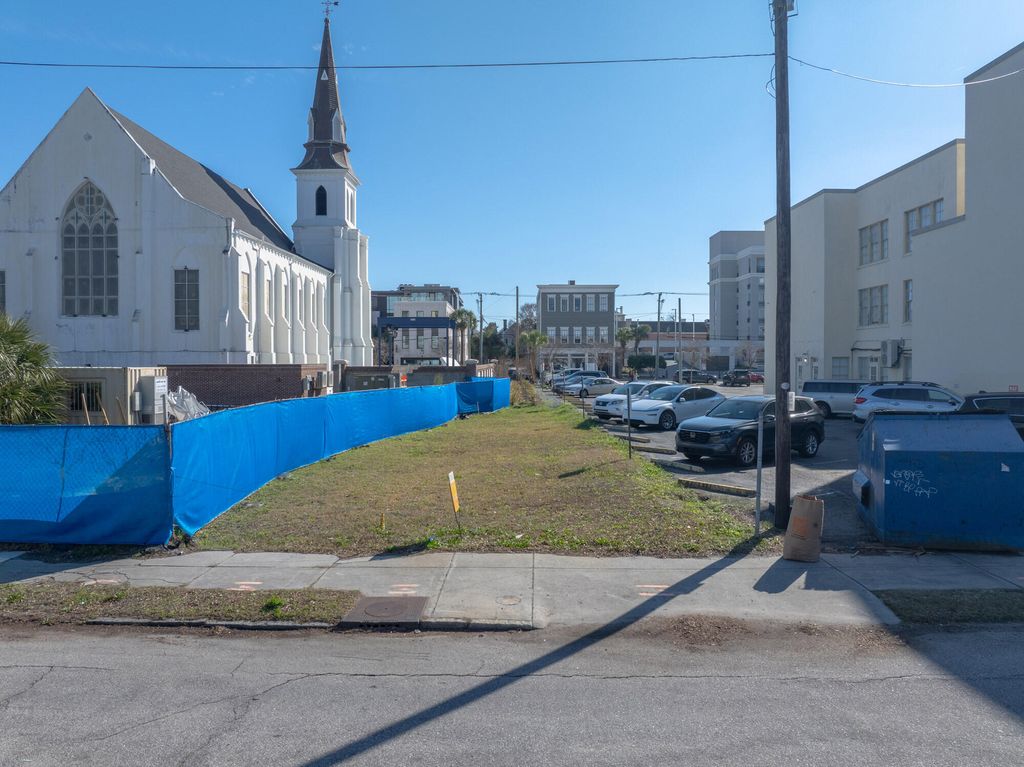 Photo of 29 Henrietta Street, Charleston, SC 29403 (MLS # 26000279)