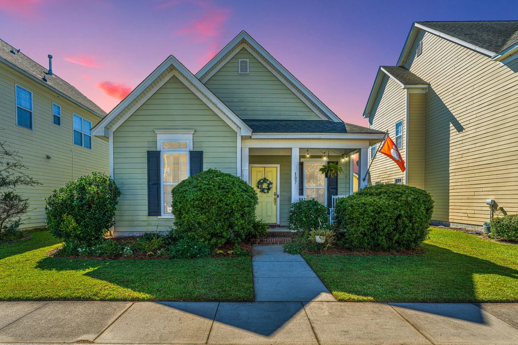 Photo of 107 Foxglove Avenue, Summerville, SC 29483 (MLS # 25028189)