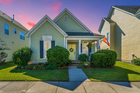 Photo of 107 Foxglove Avenue, Summerville, SC 29483 (MLS # 25028189)