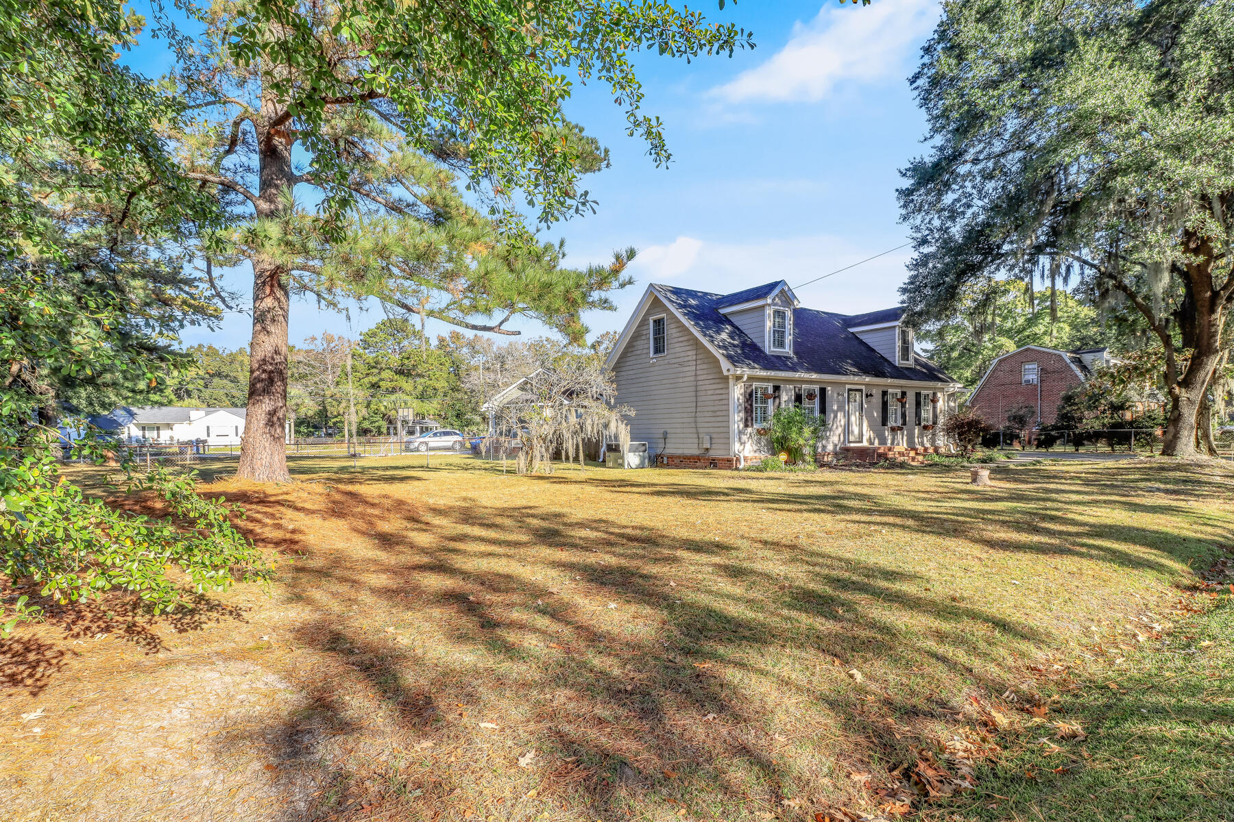 1944 Woodland Road