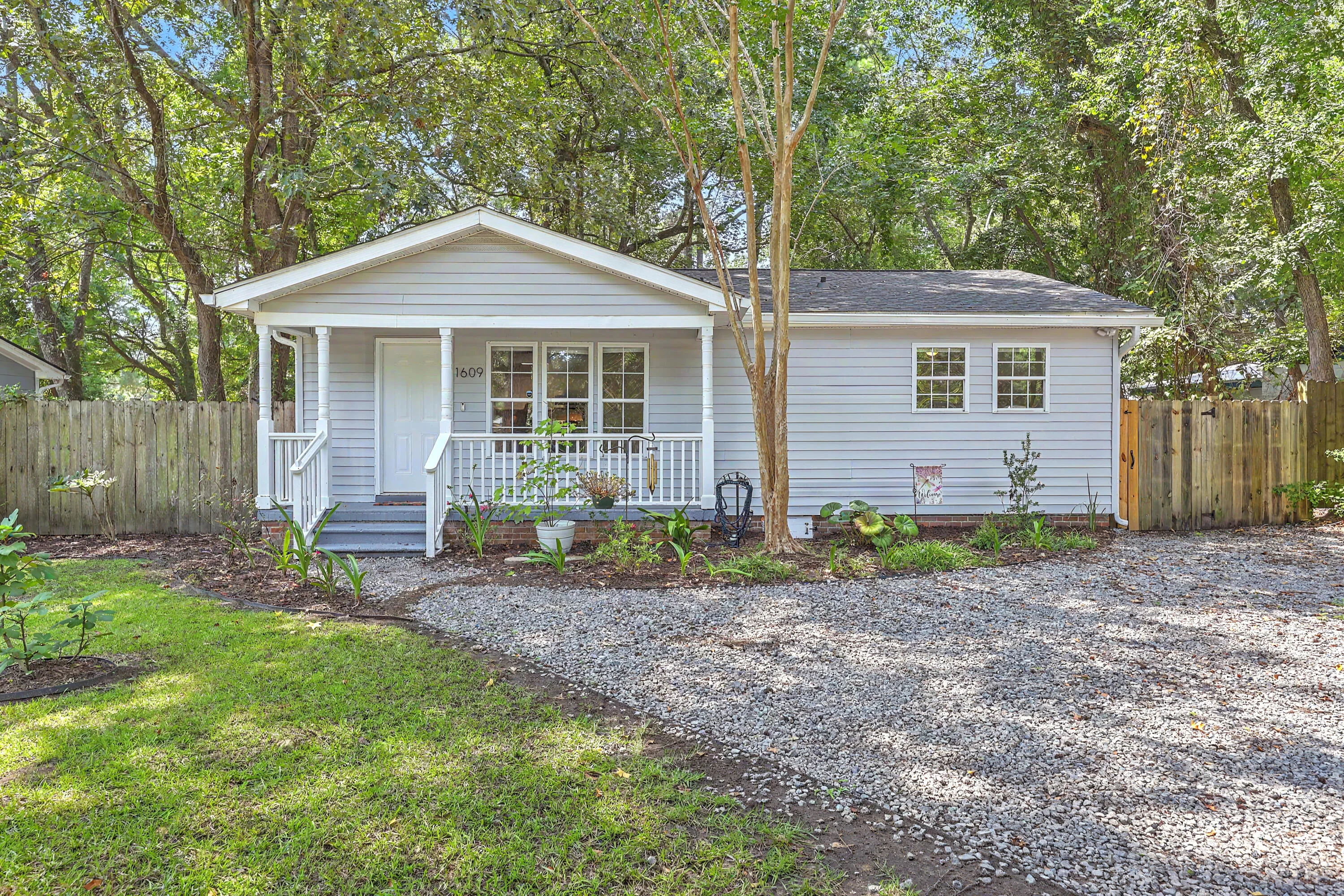 1609 Pineview Road