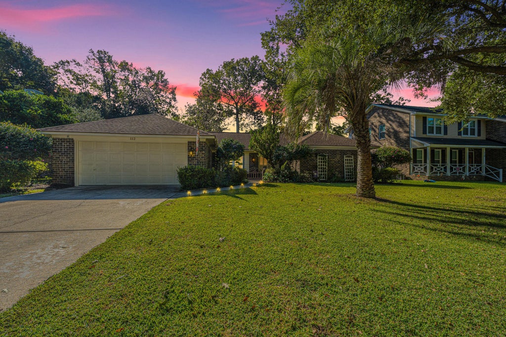 Photo of 112 Plantation Drive, Summerville, SC 29485 (MLS # 26028918)