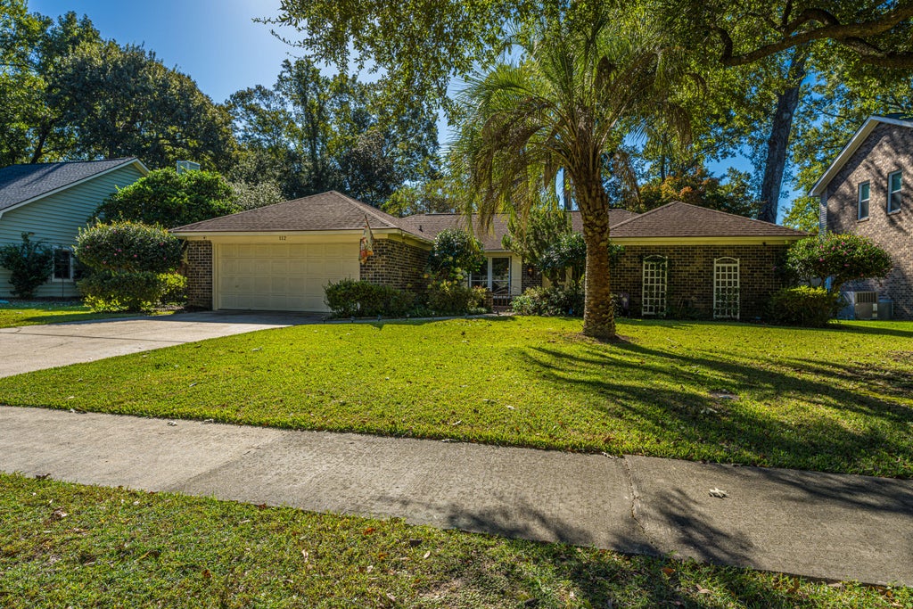 Photo of 112 Plantation Drive, Summerville, SC 29485 (MLS # 26028918)