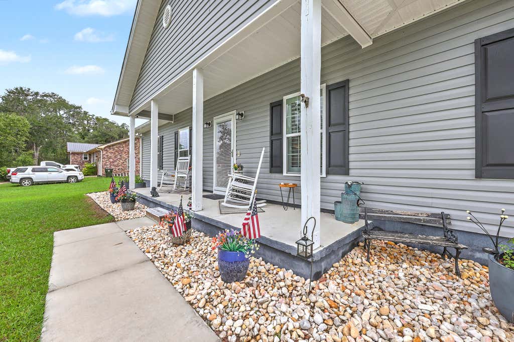 Photo of 1331 Dennis Boulevard, Moncks Corner, SC 29461 (MLS # 26020296)