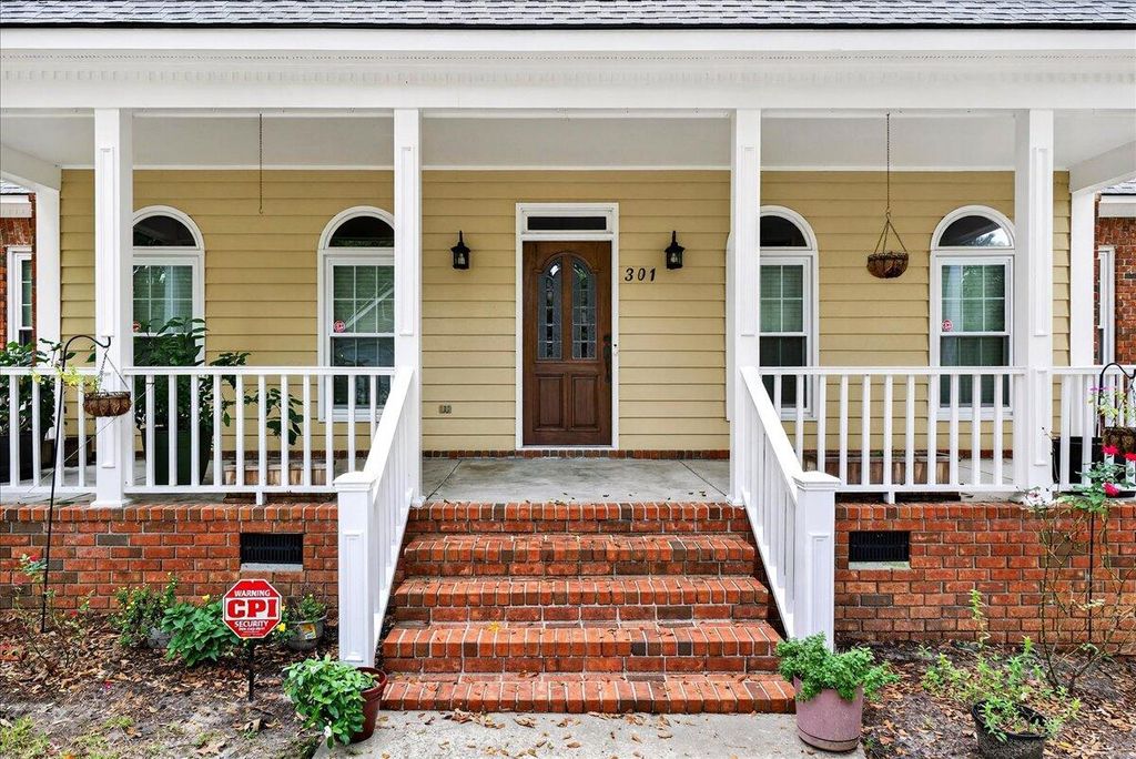 Photo of 301 Upshur Court, Summerville, SC 29485 (MLS # 25026703)