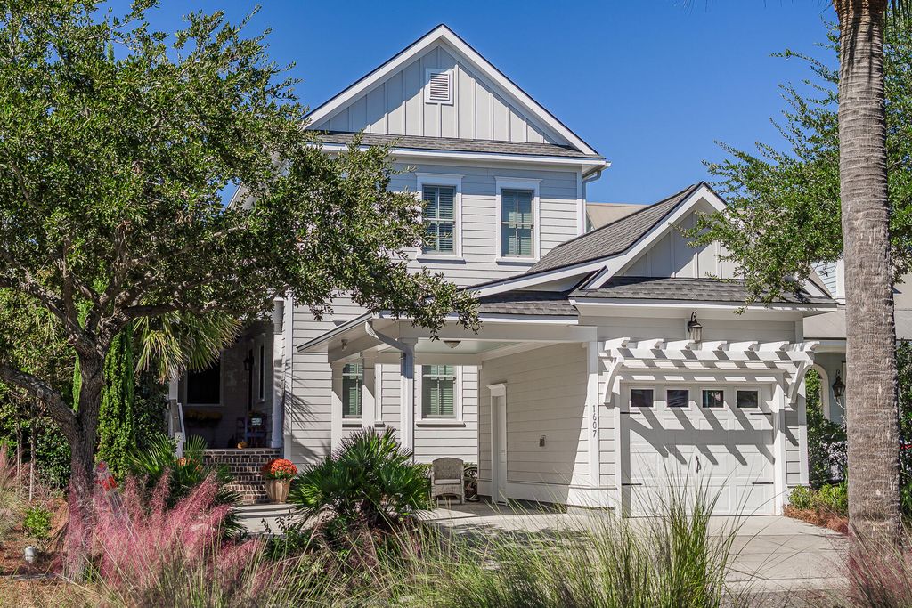 Photo of 1607 Paradise Lake Drive, Mount Pleasant, SC 29464 (MLS # 26000336)