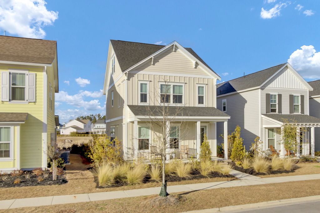 Photo of 680 Blueway Avenue, Summerville, SC 29486 (MLS # 26004672)