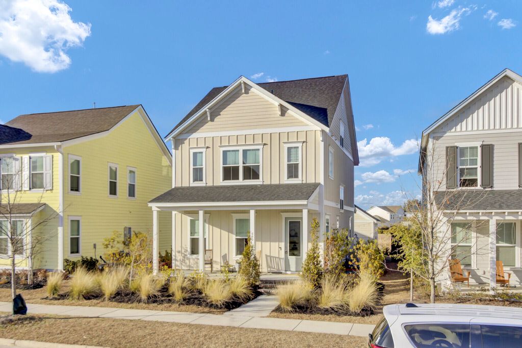 Photo of 680 Blueway Avenue, Summerville, SC 29486 (MLS # 26004672)