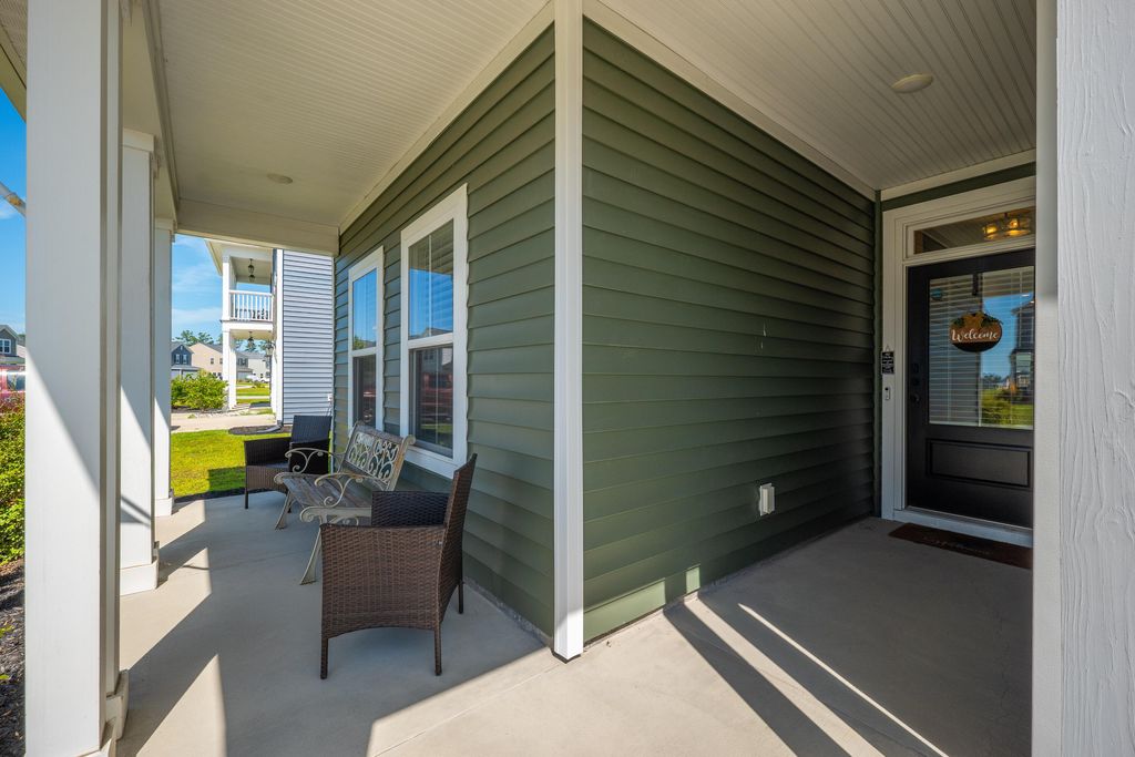 Photo of 426 Carrara Drive, Summerville, SC 29486 (MLS # 26012027)