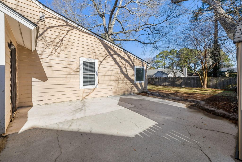 Photo of 1133 Oakcrest Drive, Charleston, SC 29412 (MLS # 26005614)