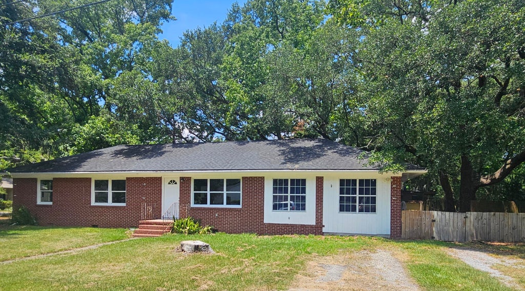 Photo of 2446 Cherokee Hall Lane, Charleston, SC 29414 (MLS # 26019437)