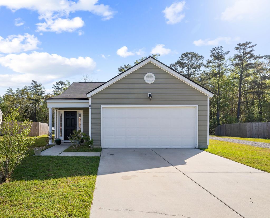 Photo of 184 Brittondale Road, Summerville, SC 29485 (MLS # 26009323)