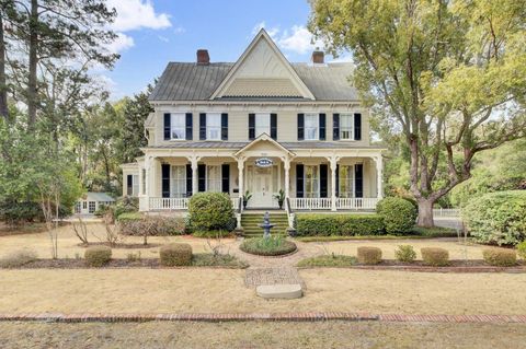 Photo of 710 S Main Street, Summerville, SC 29483 (MLS # 26000817)