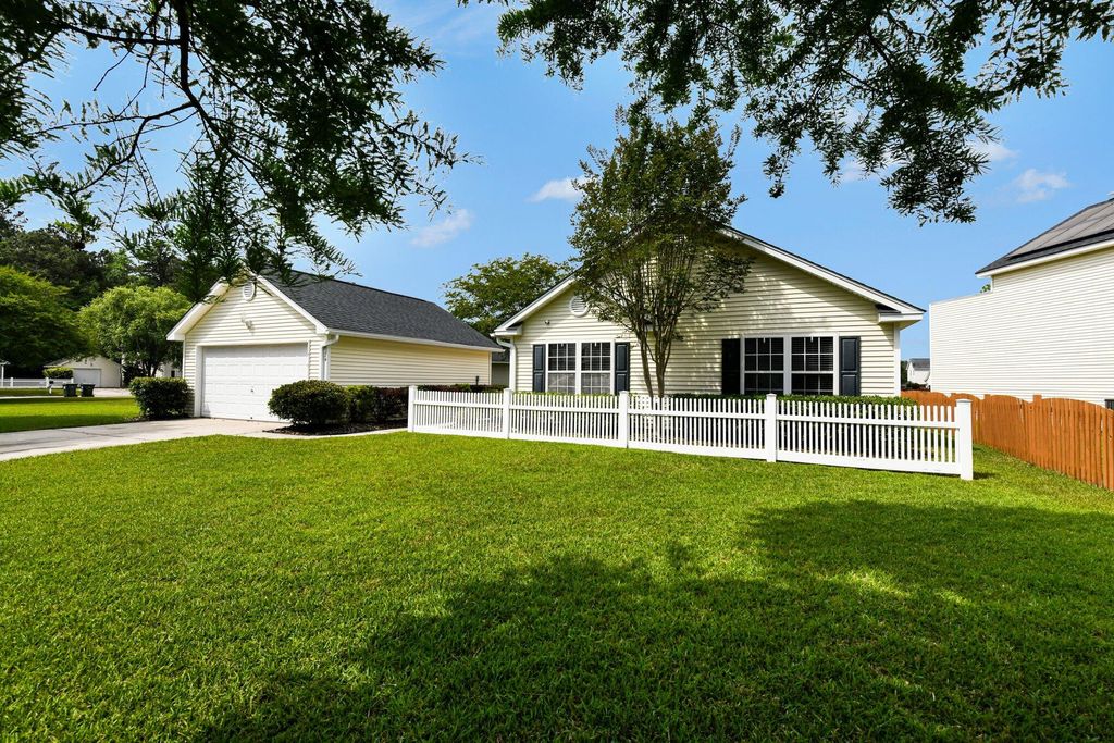 Photo of 174 Moon Dance Lane, Summerville, SC 29483 (MLS # 26013168)