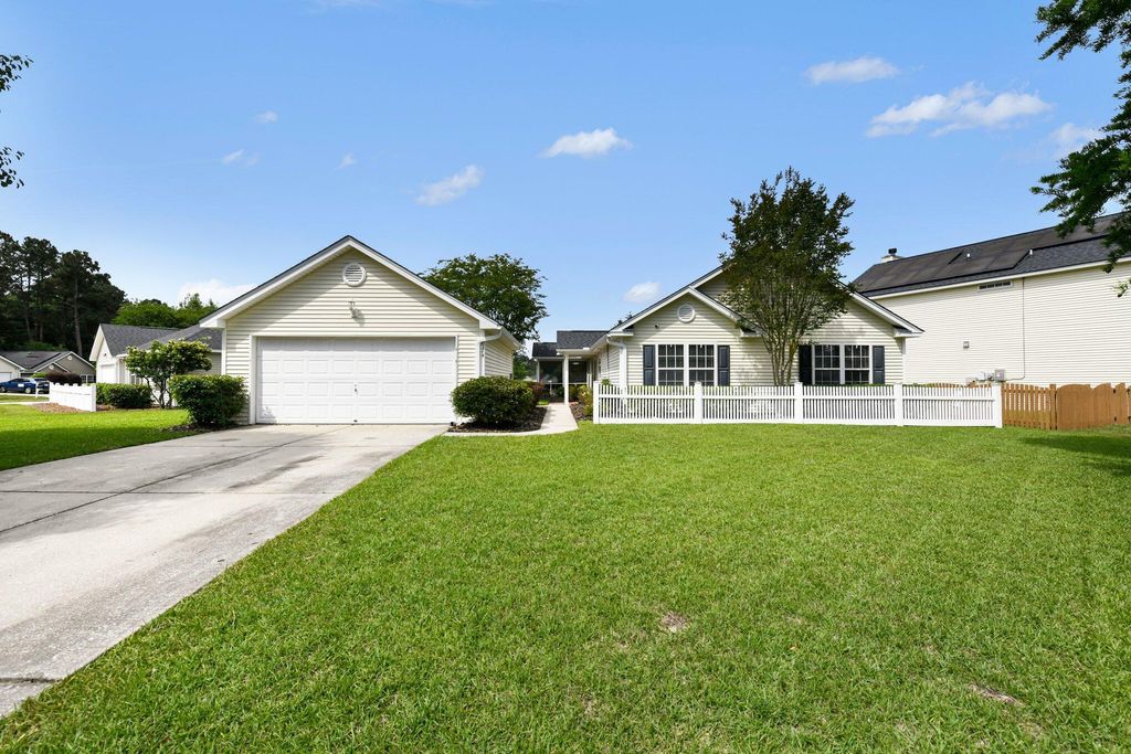 Photo of 174 Moon Dance Lane, Summerville, SC 29483 (MLS # 26013168)