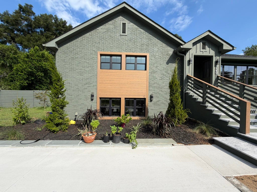 Photo of 729 Fort Sumter Drive, Charleston, SC 29412 (MLS # 26025544)